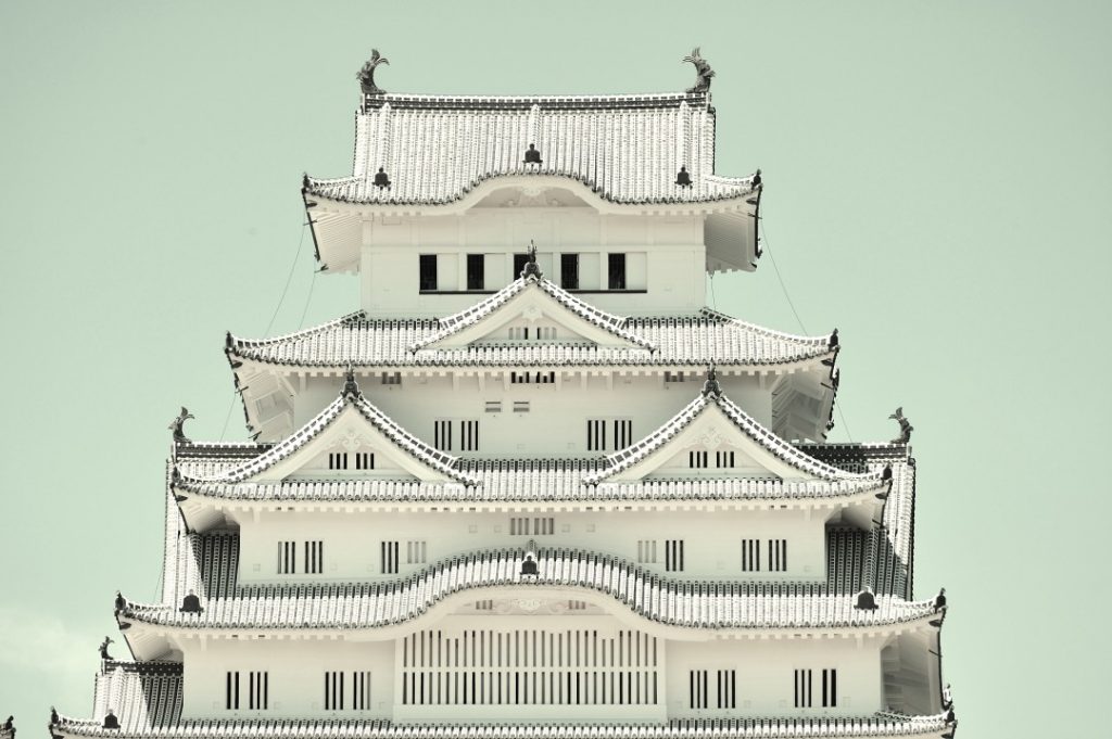 Castle in the sky or castle in perfect white. Two castles in Kansai you